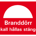 1094-alu_skylt_Branddörr-Skall-Hållas-Stängd-A5-alu_KlarOK